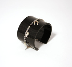 Armband svart med Berlocker i silver, 40 mm
